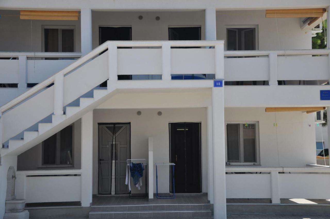 Apartments Istuk Vir Eksteriør bilde