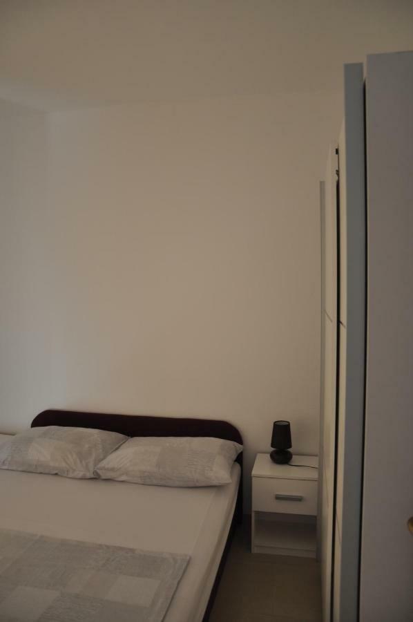 Apartments Istuk Vir Eksteriør bilde