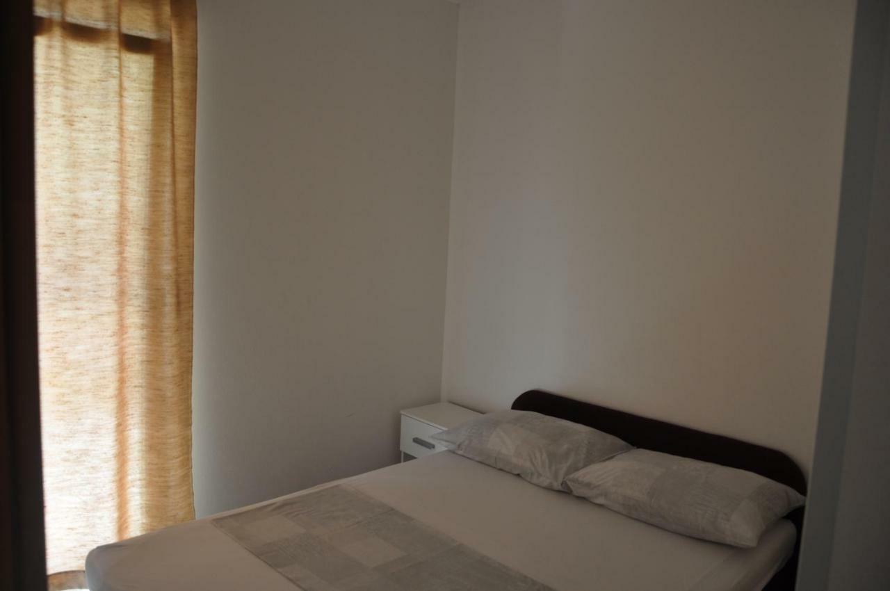 Apartments Istuk Vir Eksteriør bilde